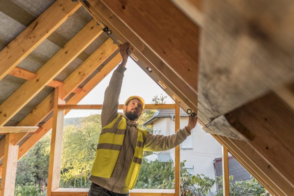 carpenter-man-working-roof